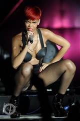 Rihanna Pussy Lip Slip Wardrobe Malfunction At Rock In Rio Music ...