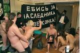 IdeologickÃ¡ vodkyÅˆa Pussy Riot si to v mÃºzeu rozdala s manÅ¾elom
