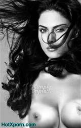 Veena Malik Topless Photo Showing Her Boobs And Nipple