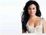 Nathalie Kelley Beautiful Cleavage