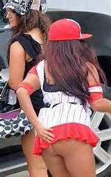 If your into troll ass, you might like this Snooki upskirt. I ...