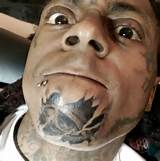 Lil Wayne se tatoue un Å“il gÃ©ant sur le visage !