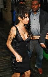 Drunk Amy Winehouse Upskirt, Nipple Slip and Big Cleavage HQ x35