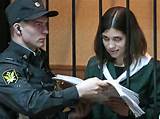 LÃ¥st. Nadezhda Tolokonnikova fik i dag lov til at lÃ¦se avis mellem ...
