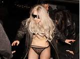 Lady Gaga flashes her vagina