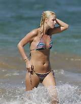 749_paris-hilton-nicky-hilton-beach-007-1550x1984.jpg