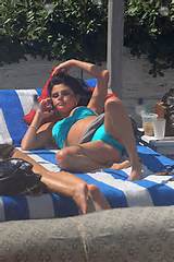 in gallery Selena Gomez spreads her legs to show bikini pussy shots ...