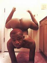 dark skinned boys. - goodbussy: Pussy popping on a hand stand