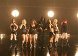 Pussycat dolls e o rapper Snoopy Dogg no video 'Buttons' .