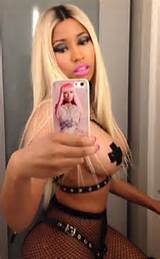 Nicki Minaj selfie