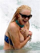 Lindsay Lohan Oops Nipple Slip and Boob Slip At Beach!2