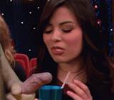 FAKES: Miranda Cosgrove. (iCarly) (2) - 0544233879.gif