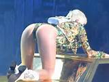 miley cyrus almost nude in concert (2)