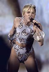 Miley, â€˜Iâ€™m Giving Junk Away On My Tourâ€™