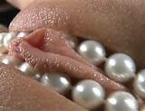 ToysPicture-Pearl Beads and Pussy Lips