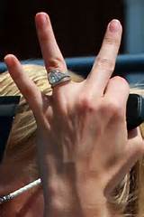 Leann Rimes Flashes The Ring Again