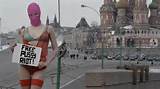 Half-naked model walks through icy Moscow in Free Pussy Riot protest