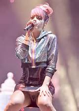 Lily Allen Pantyless Upskirt On Stage At Hurricane Festival In Germany